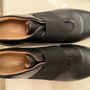 Vionic black shoe, size 10 women